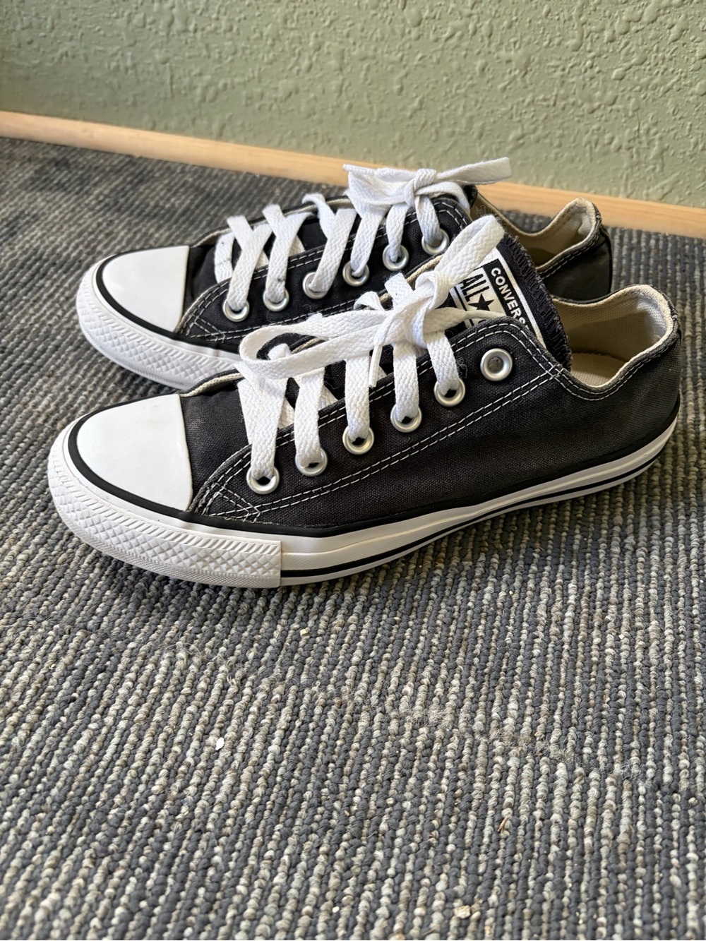 Converse Women’s Chuck Taylor All Star Low Top Sneakers - Black Size 7